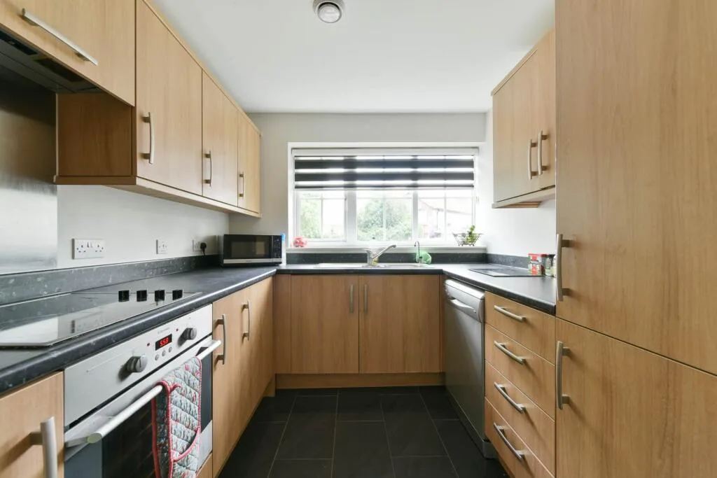 4 bedroom semi-detached house for rent