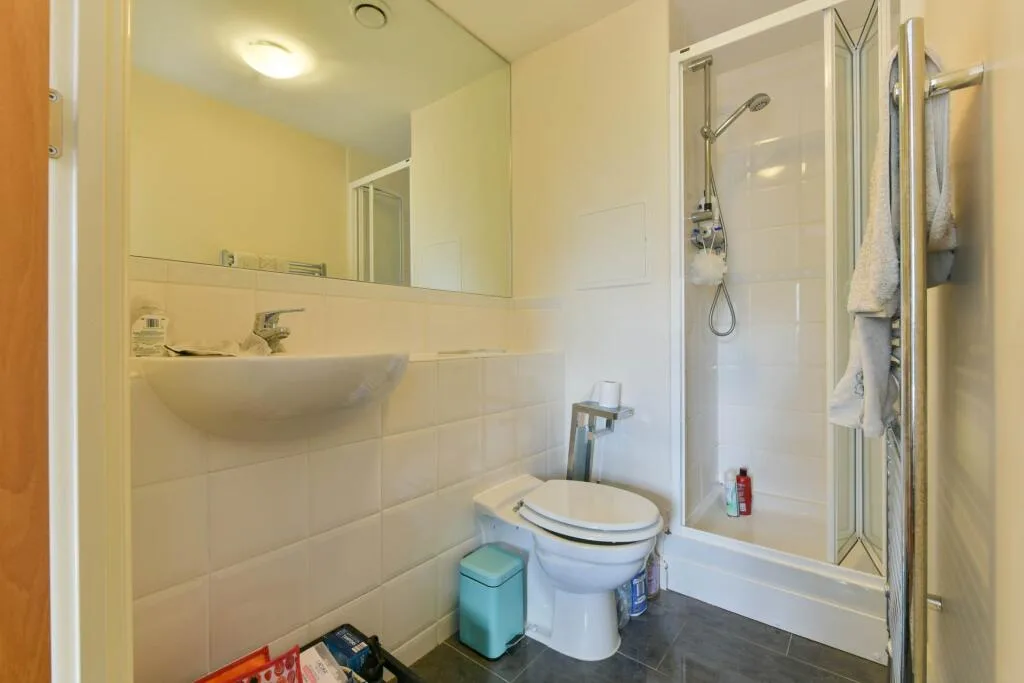4 bedroom semi-detached house for rent