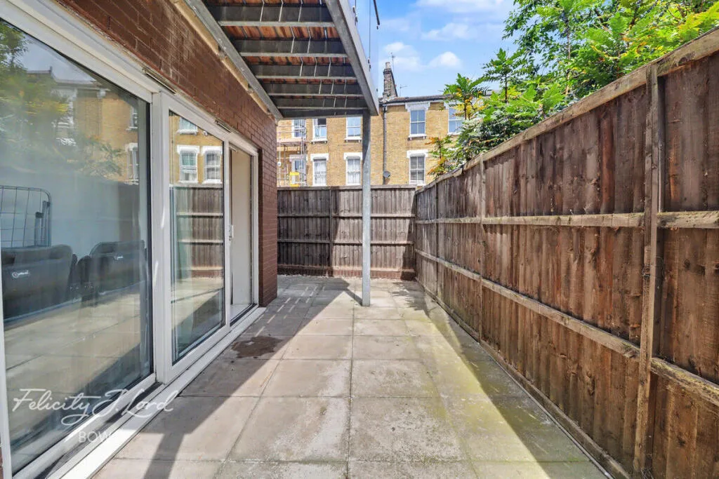 1 bedroom house share for rent