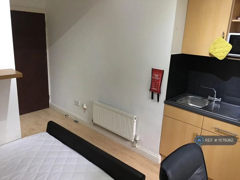 Studio flat for rent