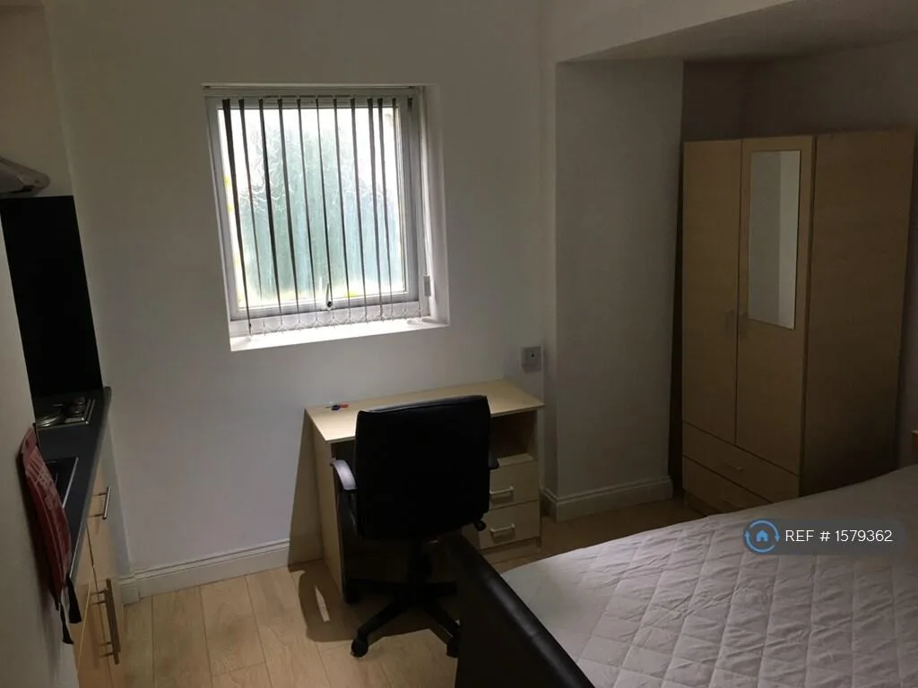 Studio flat for rent