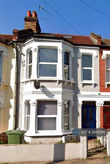 4 bedroom maisonette for rent