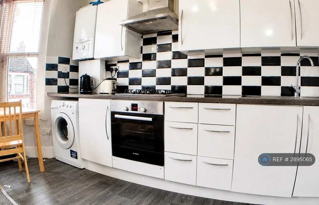 4 bedroom maisonette for rent