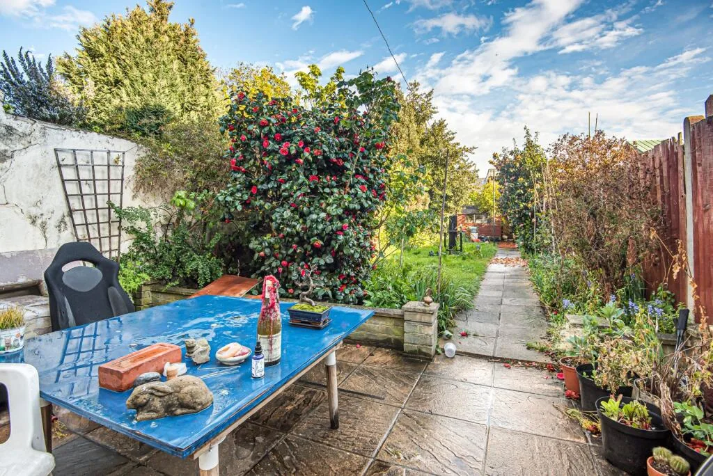 5 bedroom terraced house for rent