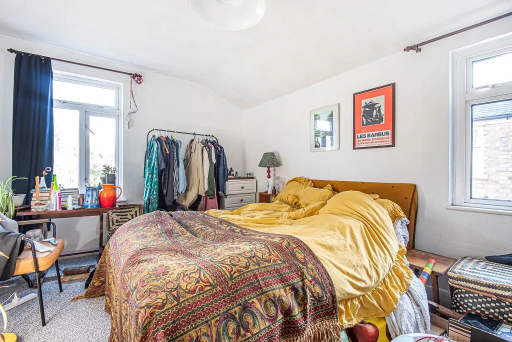 5 bedroom terraced house for rent