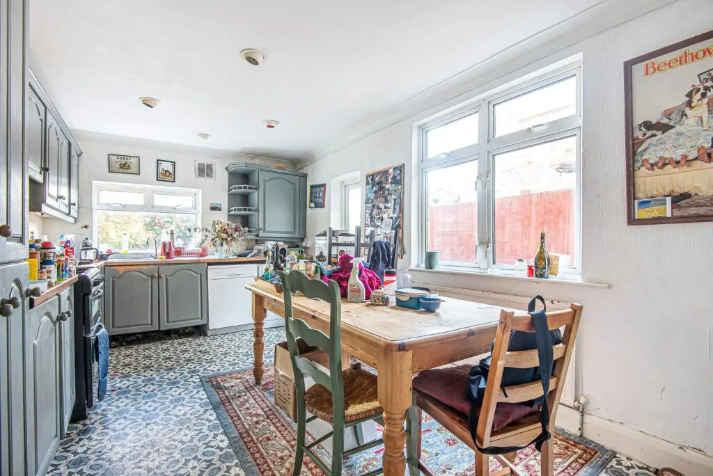 5 bedroom terraced house for rent