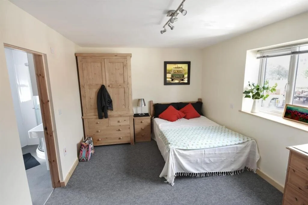 5 bedroom flat for rent