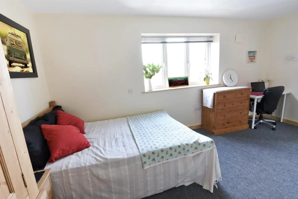 5 bedroom flat for rent