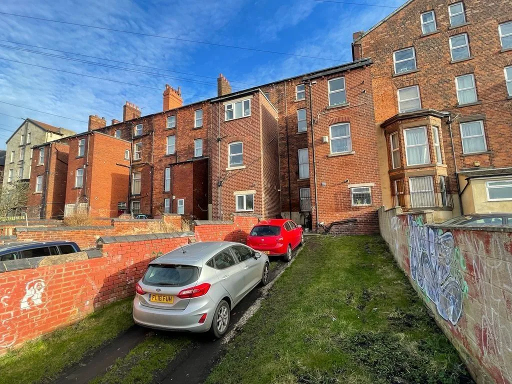 9 bedroom house for rent