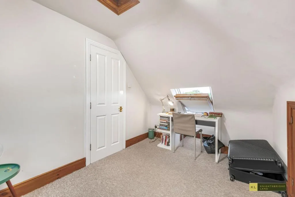 5 bedroom detached house for rent