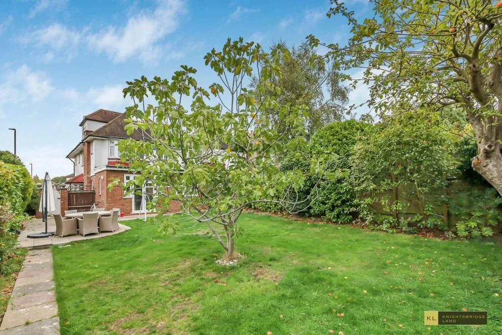 5 bedroom detached house for rent
