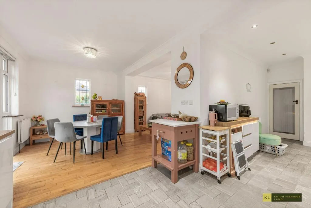 5 bedroom detached house for rent
