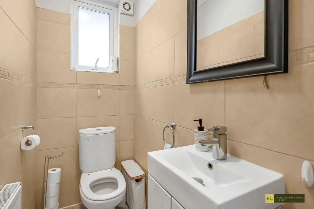 5 bedroom detached house for rent