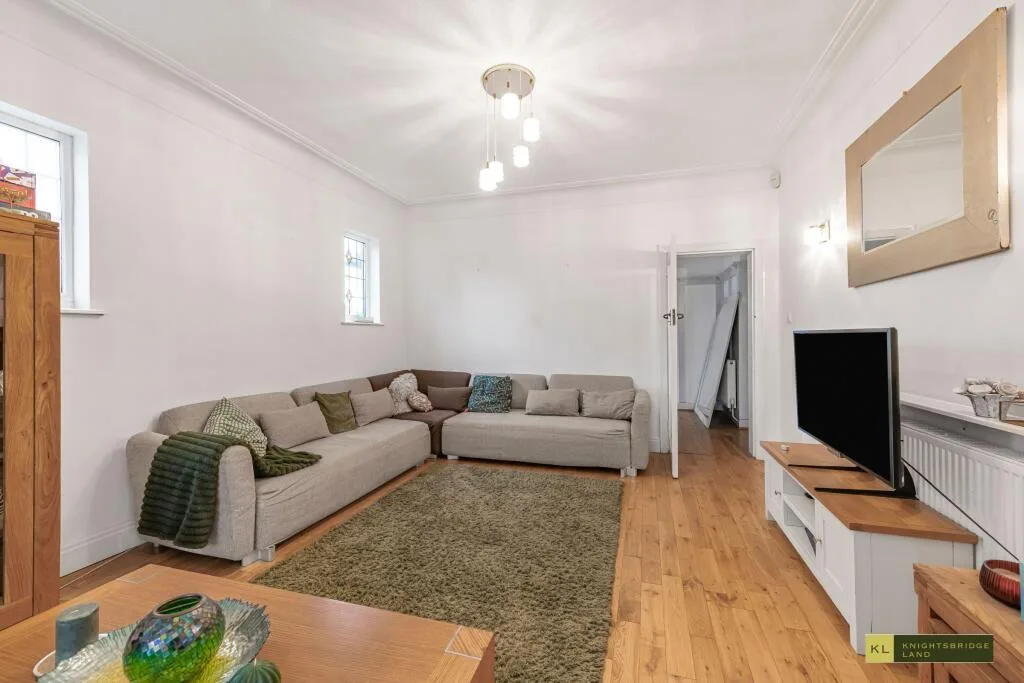5 bedroom detached house for rent