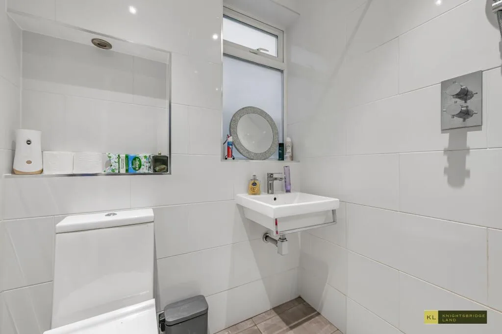 5 bedroom detached house for rent