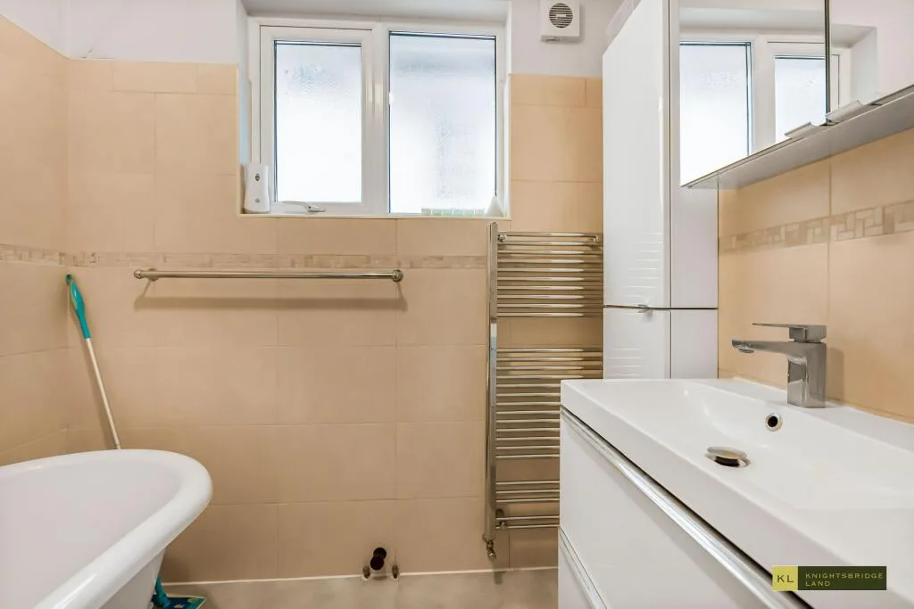 5 bedroom detached house for rent