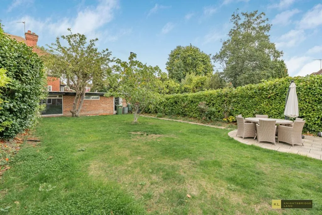 5 bedroom detached house for rent