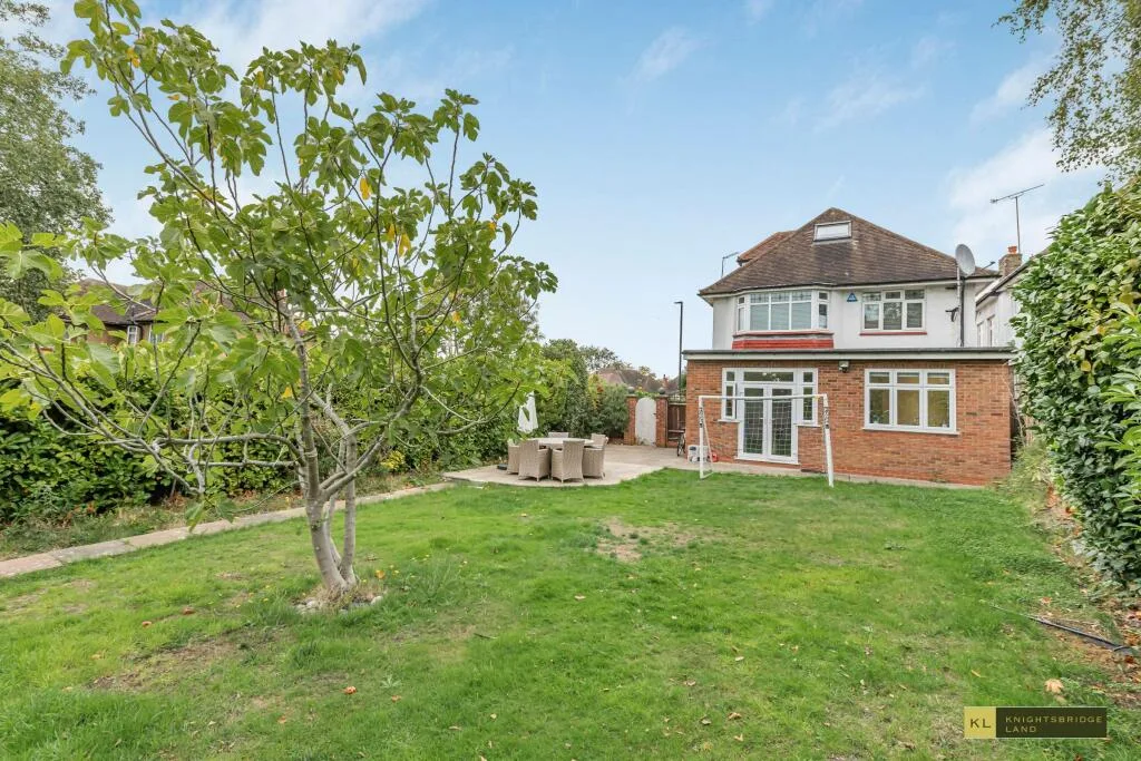 5 bedroom detached house for rent