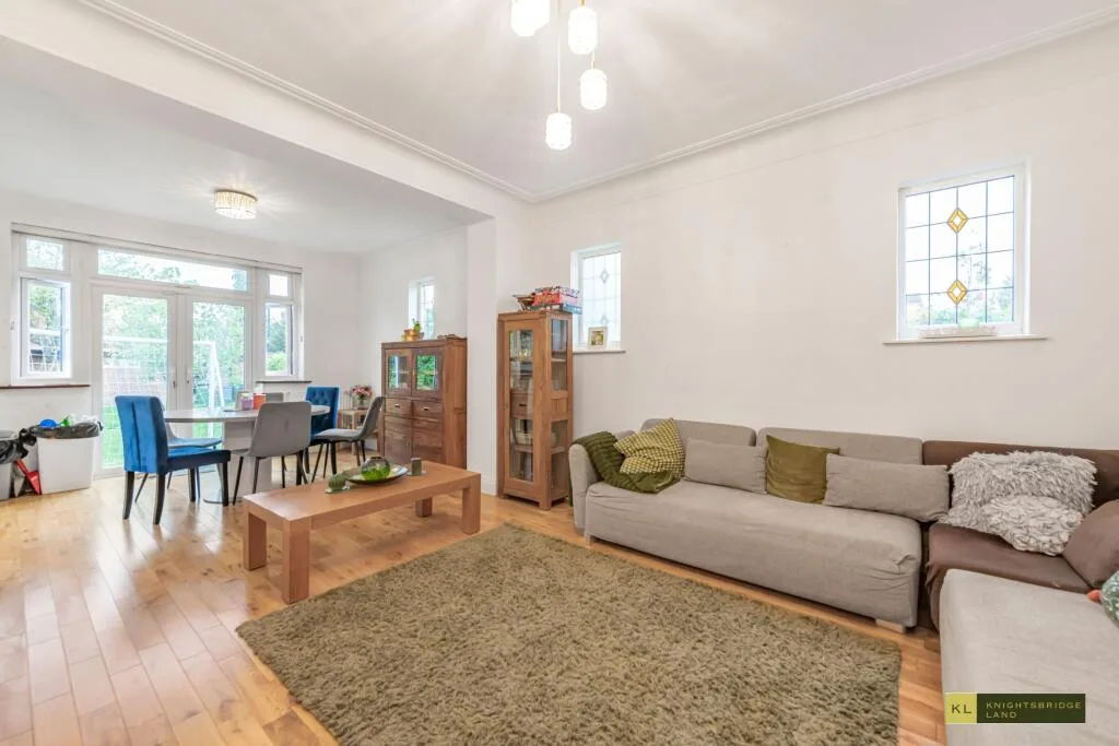 5 bedroom detached house for rent