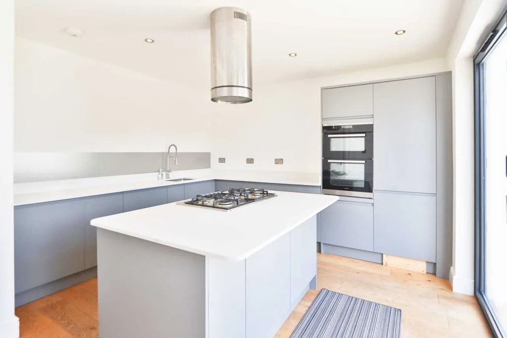 6 bedroom semi-detached house for rent