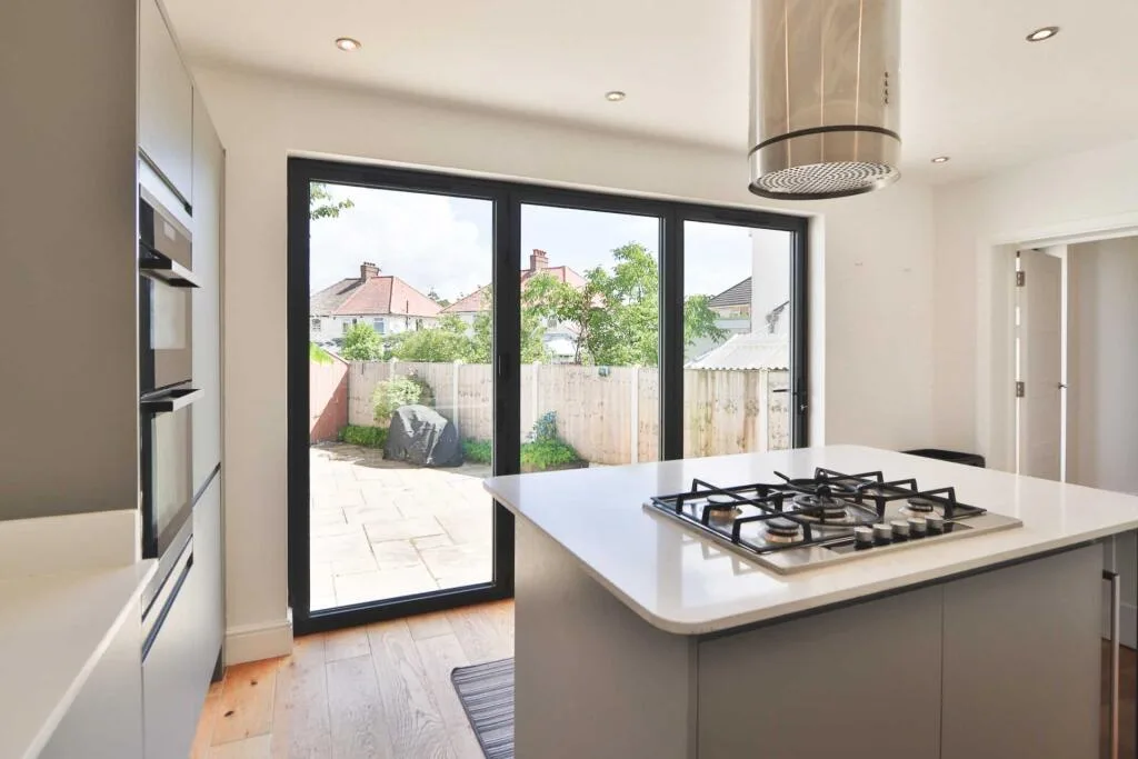6 bedroom semi-detached house for rent