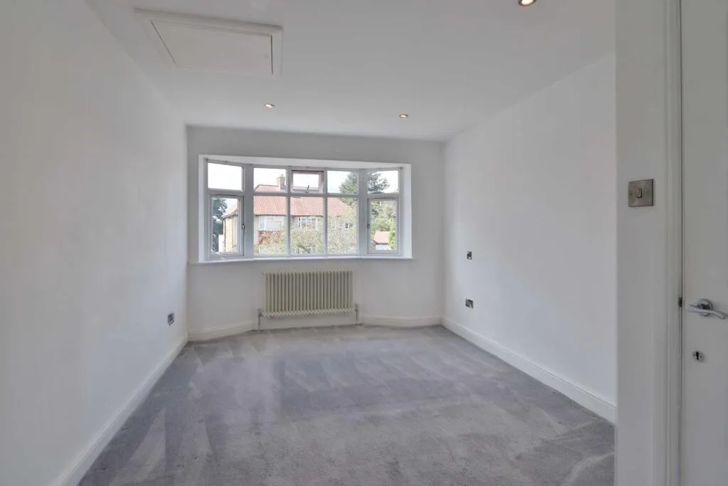 6 bedroom semi-detached house for rent