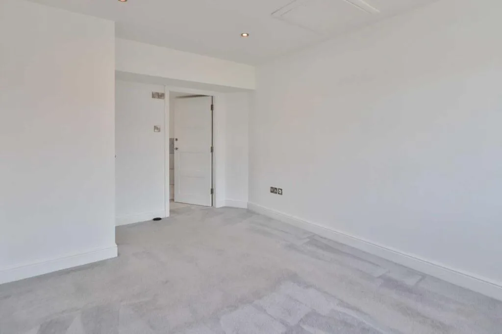6 bedroom semi-detached house for rent