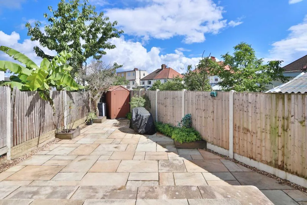 6 bedroom semi-detached house for rent