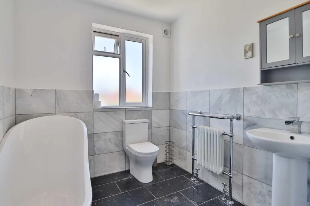 6 bedroom semi-detached house for rent