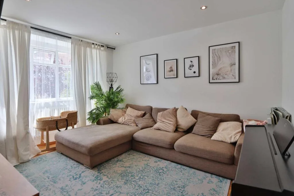 6 bedroom semi-detached house for rent