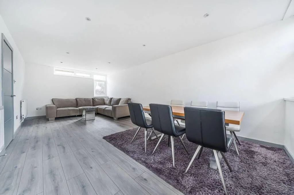 5 bedroom apartment for rent