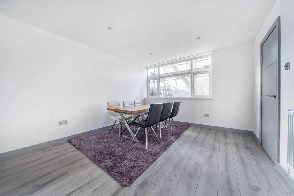 5 bedroom apartment for rent