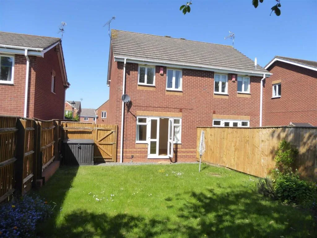 2 bedroom semi-detached house for rent