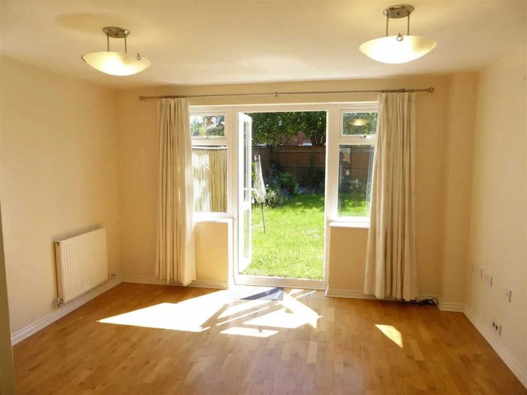 2 bedroom semi-detached house for rent