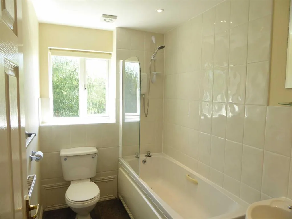 2 bedroom semi-detached house for rent