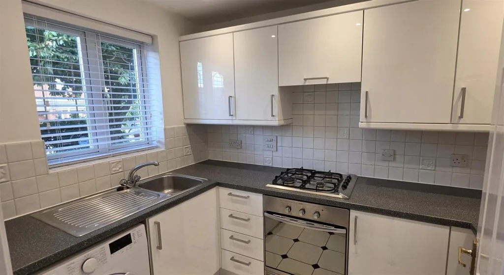 2 bedroom semi-detached house for rent