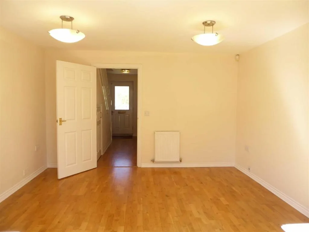 2 bedroom semi-detached house for rent