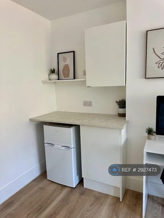 1 bedroom house share for rent