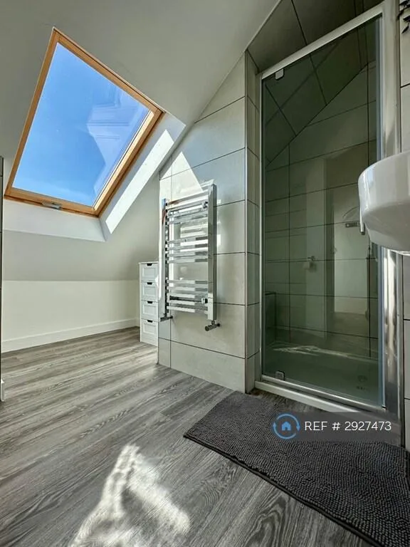 1 bedroom house share for rent