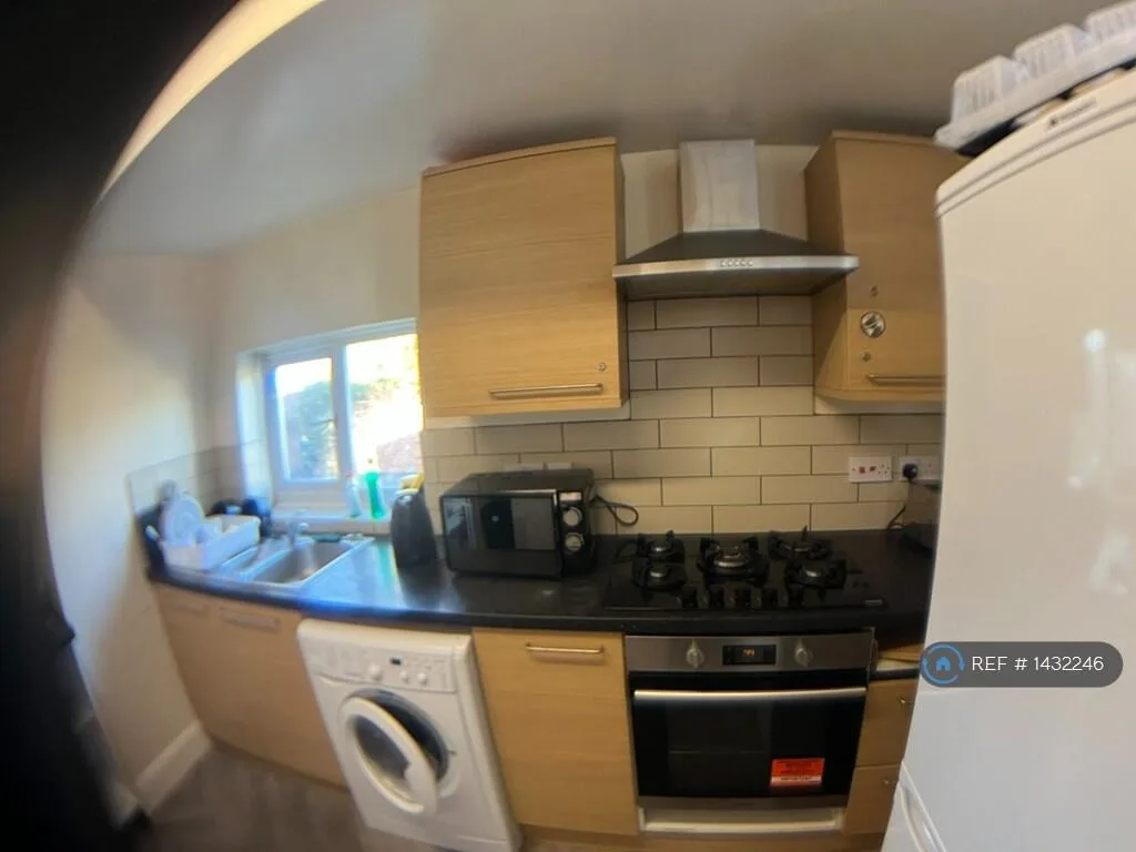 5 bedroom flat for rent
