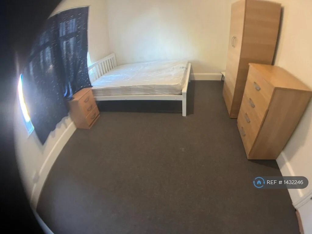 5 bedroom flat for rent