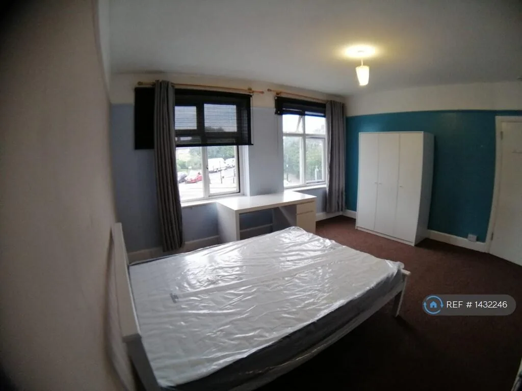 5 bedroom flat for rent