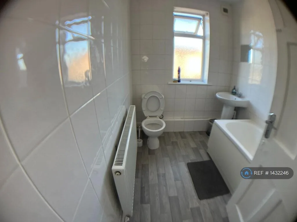 5 bedroom flat for rent