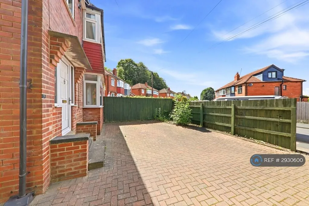3 bedroom semi-detached house for rent