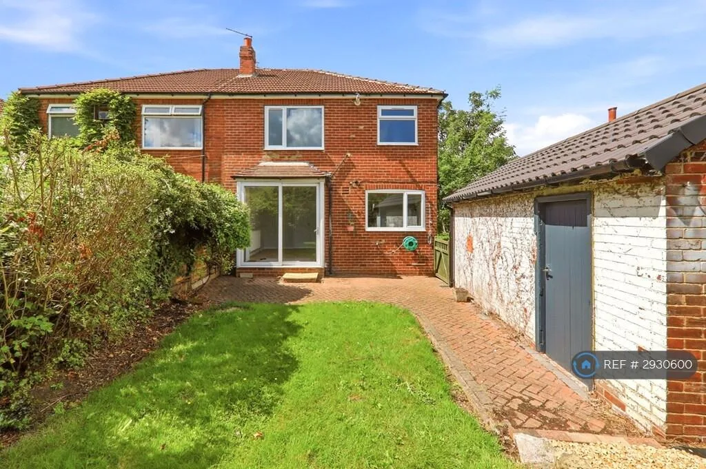3 bedroom semi-detached house for rent