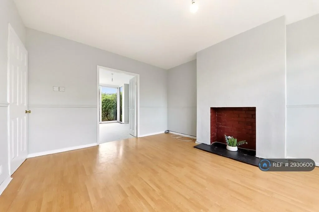 3 bedroom semi-detached house for rent