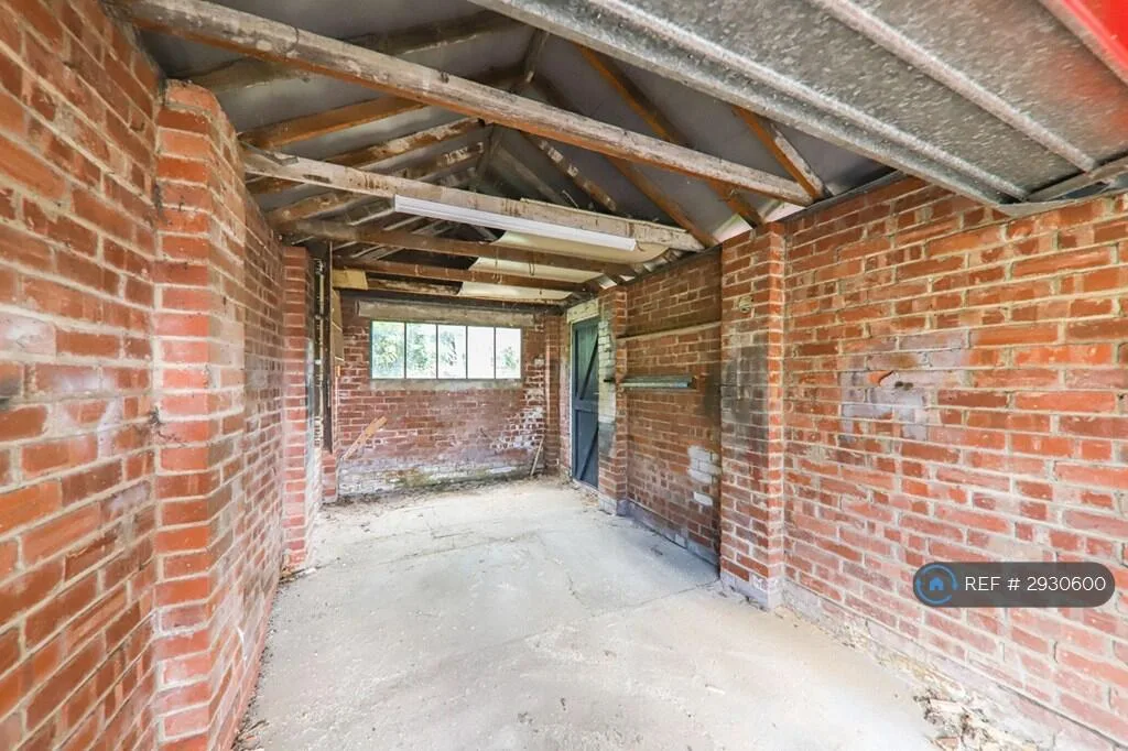 3 bedroom semi-detached house for rent