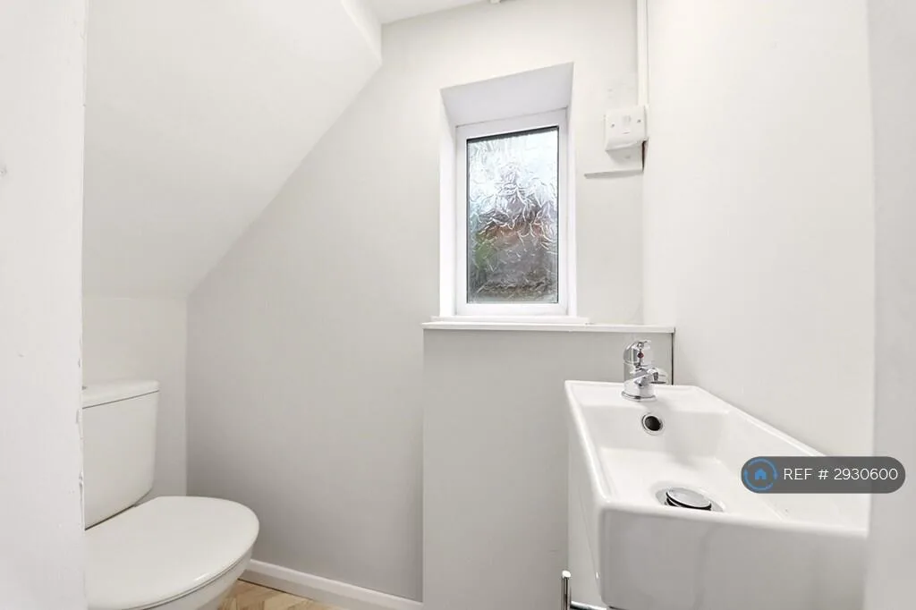 3 bedroom semi-detached house for rent