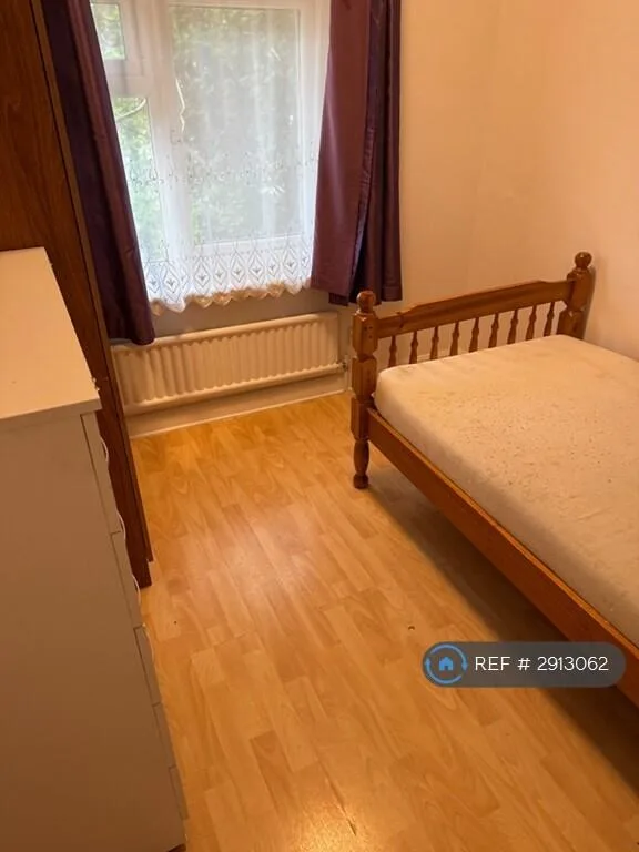 3 bedroom semi-detached house for rent