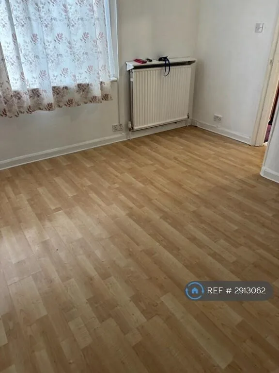 3 bedroom semi-detached house for rent